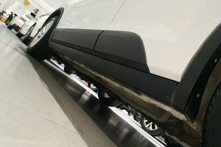 Used Brilliance V3 2017 1.5L Automatic Smart Version Left Side Sill