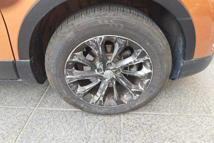 Used Brilliance V3 2015 1.5L Automatic Elite Model Right Front Wheel Hub