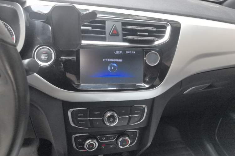 Used Brilliance V3 2015 1.5T Automatic Flagship Model Audio And AC Panel