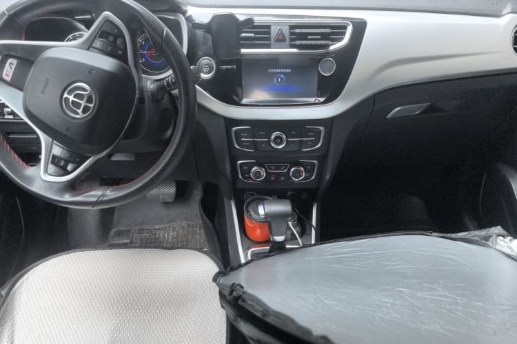 Used Brilliance V3 2015 1.5T Automatic Flagship Model Center Console