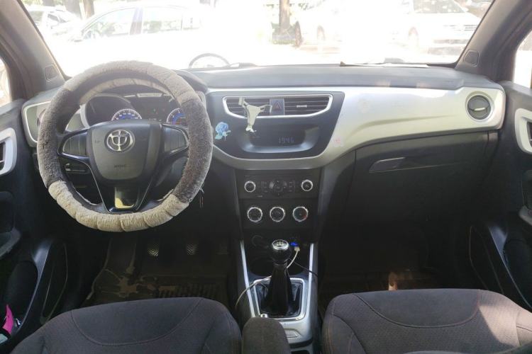 Used Brilliance V3 2015 1.5L Manual Comfort Model Center Console