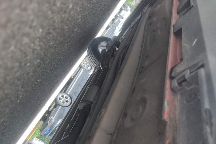 Used Brilliance V3 2015 1.5T Automatic Flagship Model Chassis Front Right