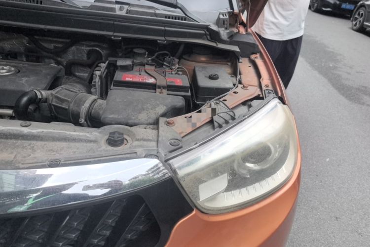 Used Brilliance V3 2015 1.5T Automatic Flagship Model Engine Bay Left