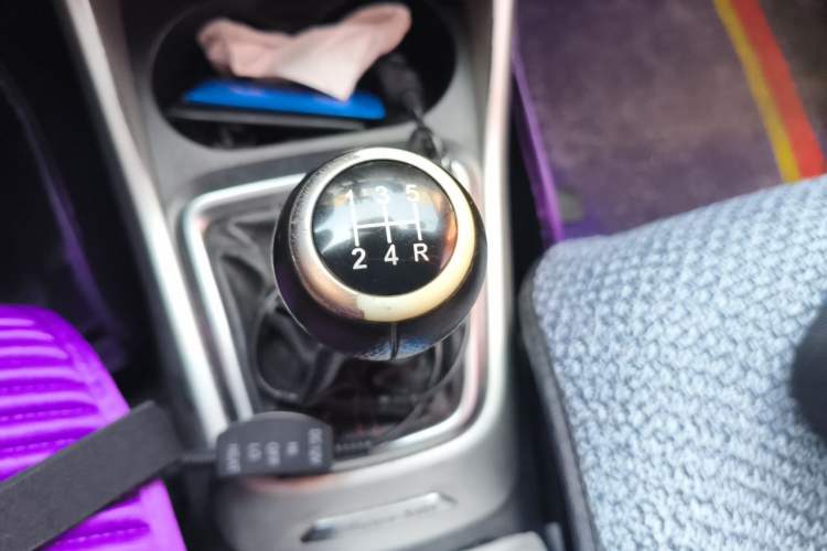 Used Brilliance V3 2015 1.5L Manual Smart Version Gear Lever