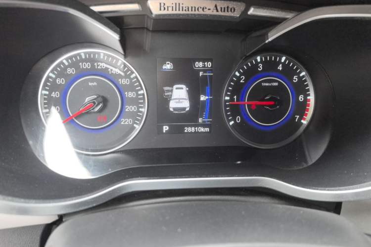Used Brilliance V3 2015 1.5T Automatic Flagship Model Odometer Close Up