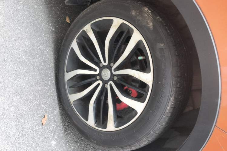 Used Brilliance V3 2015 1.5T Automatic Flagship Model Right Front Wheel Hub