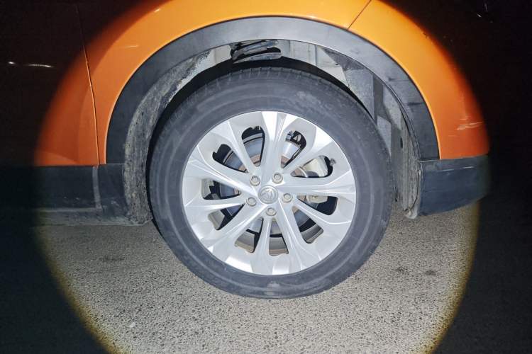 Used Brilliance V3 2015 1.5L Automatic Comfort Edition Right Front Wheel Hub