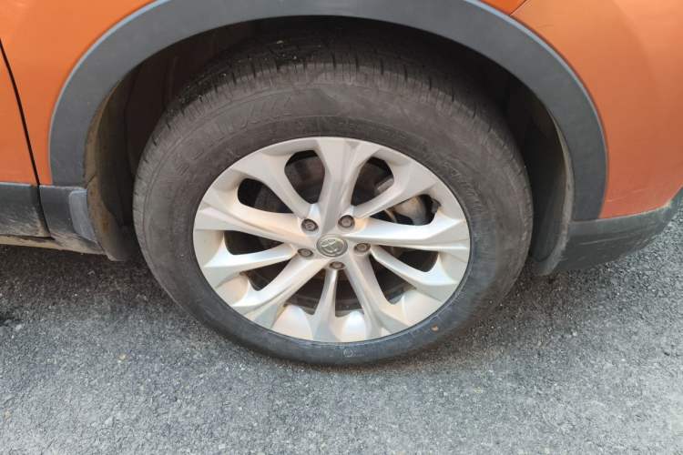 Used Brilliance V3 2015 1.5L Manual Smart Version Right Front Wheel Hub