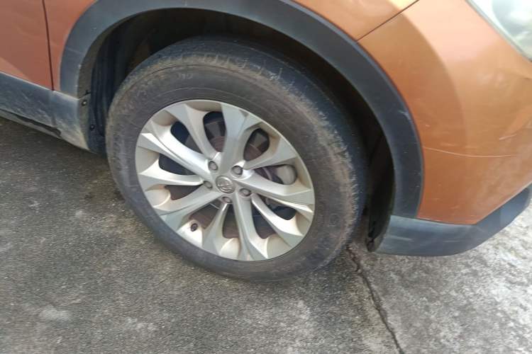 Used Brilliance V3 2015 1.5L Manual Comfort Model Right Front Wheel Hub