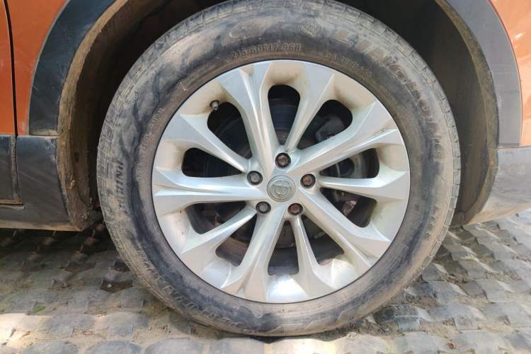 Used Brilliance V3 2015 1.5L Manual Comfort Model Right Front Wheel Hub