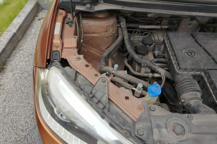 Used Brilliance V3 2015 1.5L Automatic Elite Model Engine Bay Right