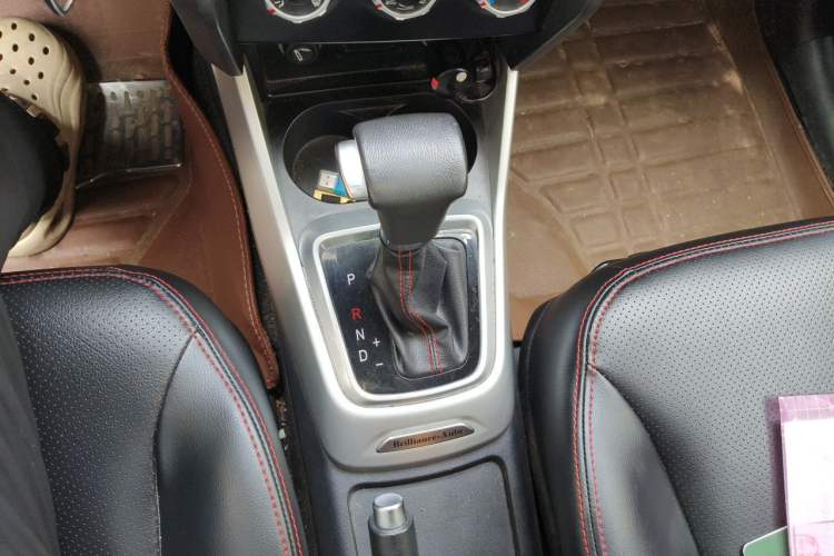 Used Brilliance V3 2015 1.5L Automatic Elite Model Gear Lever