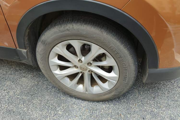 Used Brilliance V3 2015 1.5L Automatic Elite Model Right Front Wheel Hub
