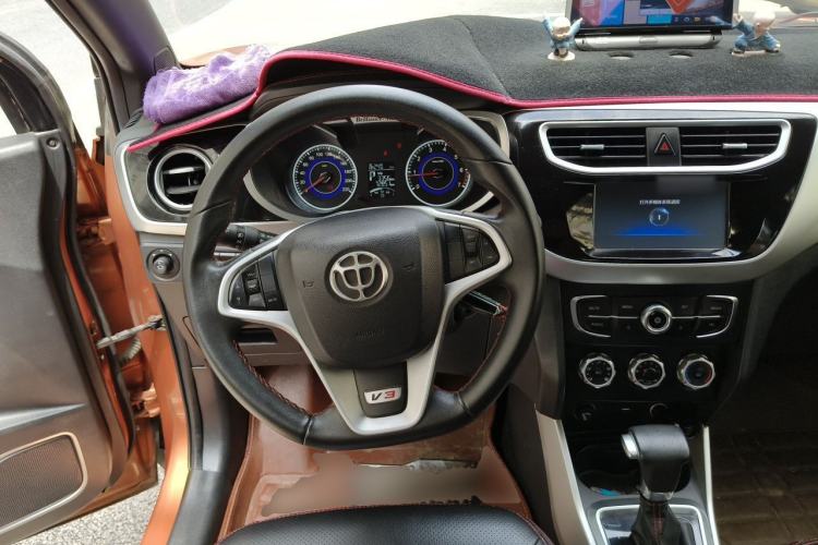 Used Brilliance V3 2015 1.5L Automatic Elite Model Steering Wheel