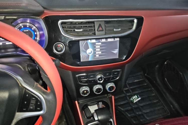 Used Brilliance V3 2015 1.5L Automatic Smart Version Audio And AC Panel