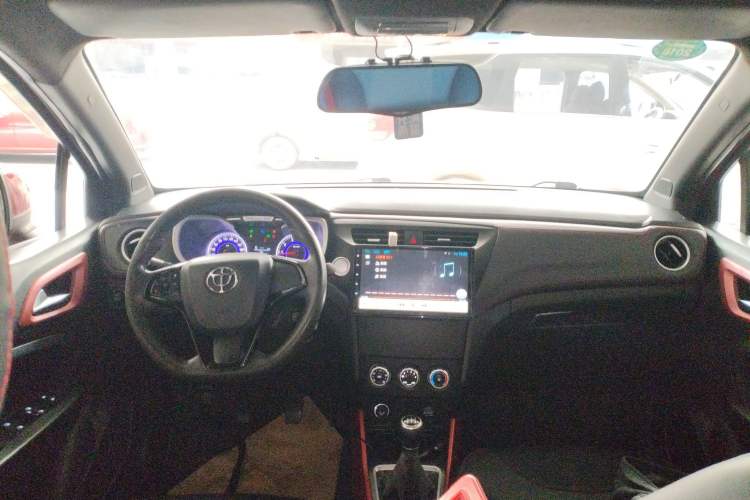 Used Brilliance V3 2015 1.5L Manual Comfort Model Center Console