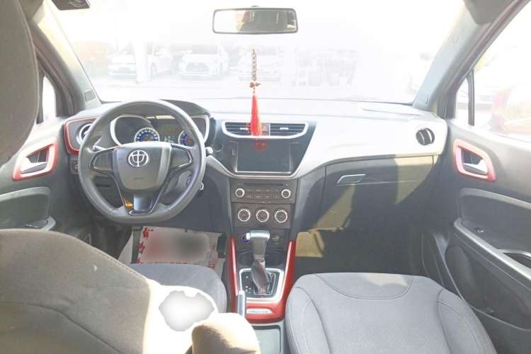 Used Brilliance V3 2015 1.5L Automatic Comfort Edition Center Console