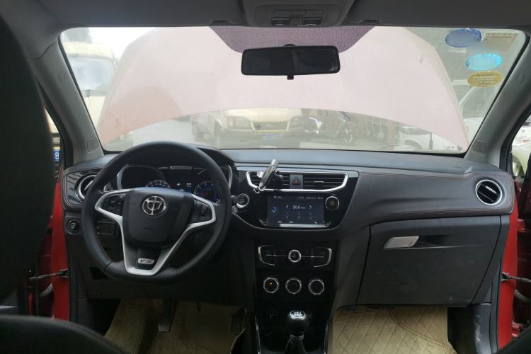 Used Brilliance V3 2015 1.5L Manual Smart Version Center Console