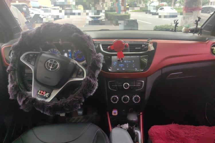 Used Brilliance V3 2015 1.5L Manual Smart Version Center Console