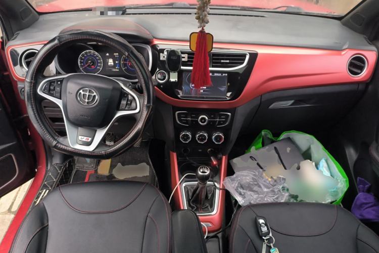 Used Brilliance V3 2015 1.5L Manual Smart Version Center Console