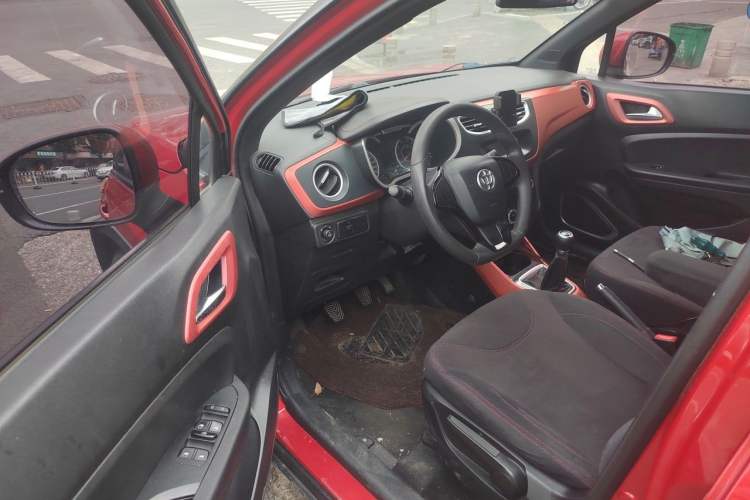 Used Brilliance V3 2015 1.5L Manual Base Version Driver Seat