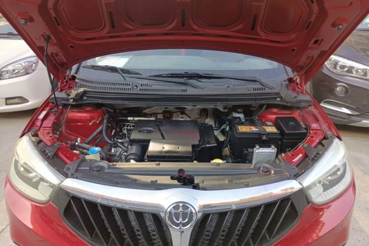 Used Brilliance V3 2015 1.5L Automatic Comfort Edition Engine Bay