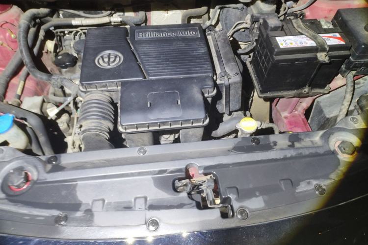 Used Brilliance V3 2015 1.5L Manual Smart Version Engine Bay