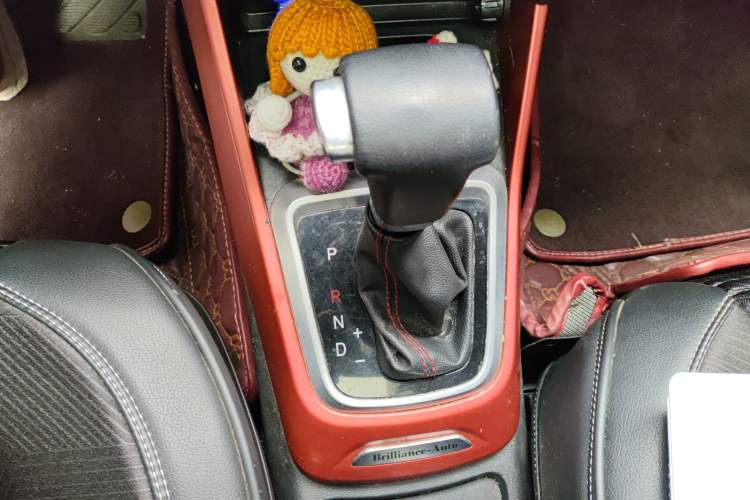 Used Brilliance V3 2015 1.5L Automatic Smart Version Gear Lever