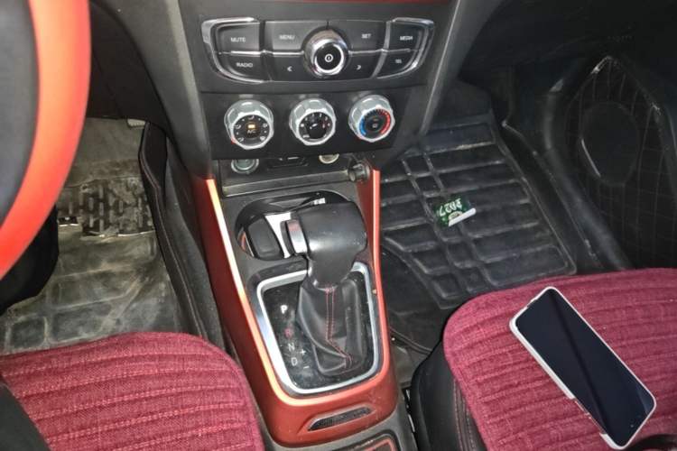 Used Brilliance V3 2015 1.5L Automatic Smart Version Gear Lever
