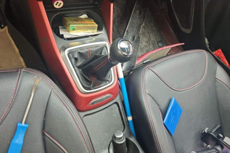 Used Brilliance V3 2015 1.5L Manual Smart Version Gear Lever