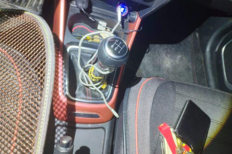 Used Brilliance V3 2015 1.5L Manual Smart Version Gear Lever