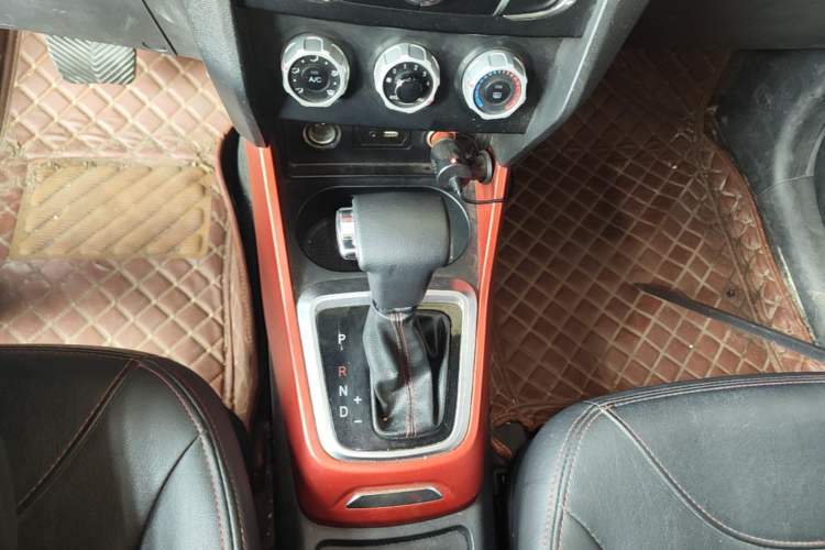 Used Brilliance V3 2015 1.5L Automatic Smart Version Gear Lever
