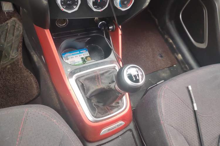Used Brilliance V3 2015 1.5L Manual Base Version Gear Lever