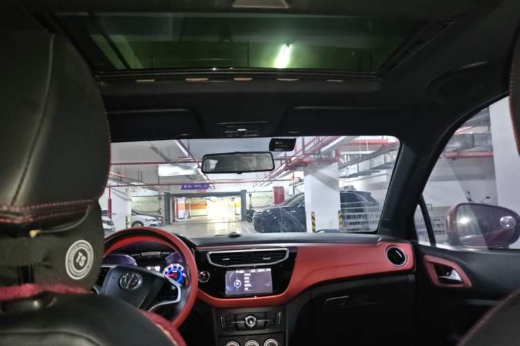 Used Brilliance V3 2015 1.5L Automatic Smart Version Headliner