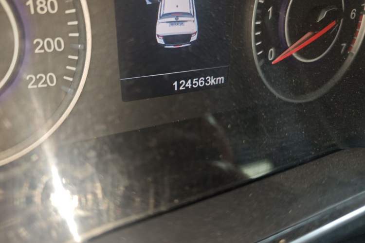 Used Brilliance V3 2015 1.5L Manual Smart Version Odometer Close Up