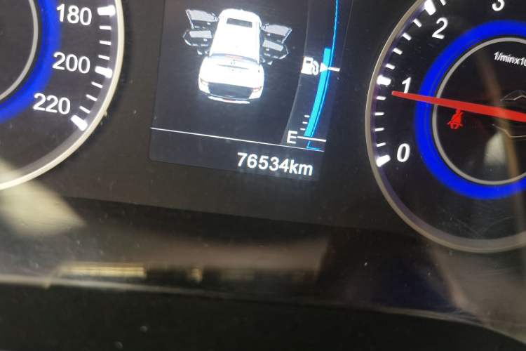 Used Brilliance V3 2015 1.5L Manual Smart Version Odometer Close Up