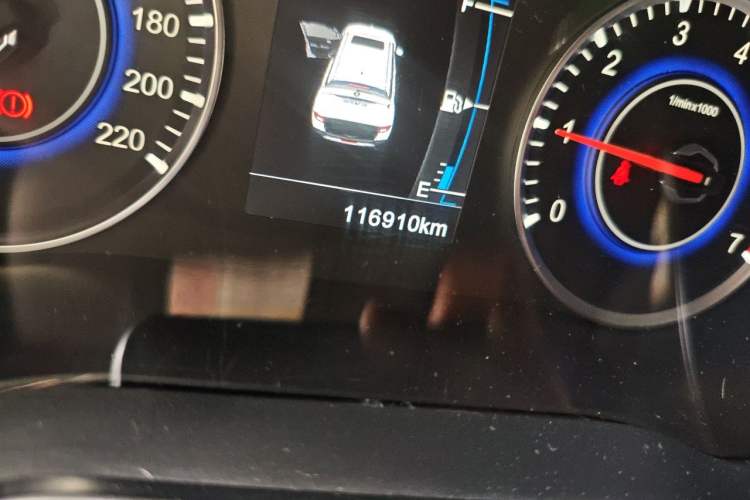 Used Brilliance V3 2015 1.5L Manual Smart Version Odometer Close Up