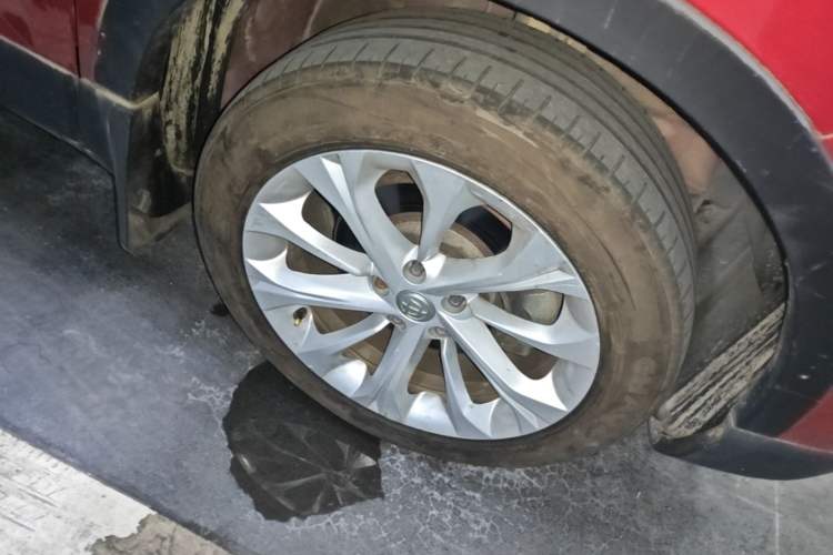 Used Brilliance V3 2015 1.5L Automatic Smart Version Right Front Wheel Hub