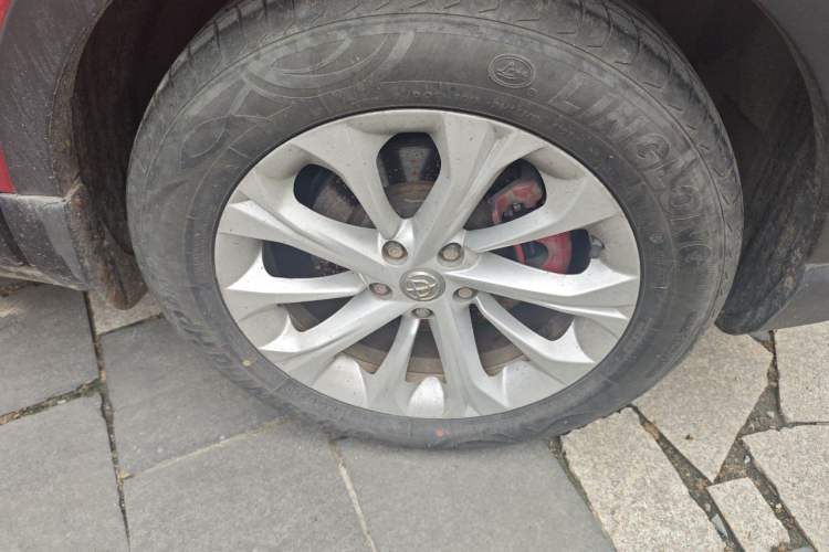 Used Brilliance V3 2015 1.5L Manual Smart Version Right Front Wheel Hub