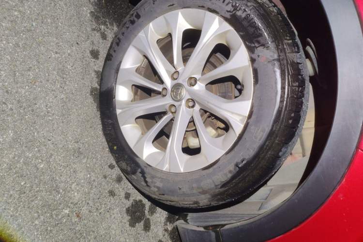 Used Brilliance V3 2015 1.5L Manual Smart Version Right Front Wheel Hub