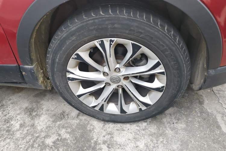 Used Brilliance V3 2015 1.5L Manual Elite Model Right Front Wheel Hub