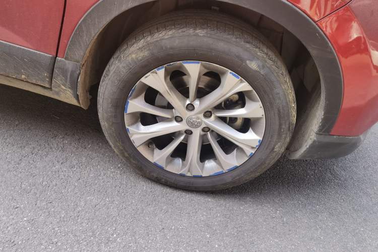 Used Brilliance V3 2015 1.5L Manual Smart Version Right Front Wheel Hub