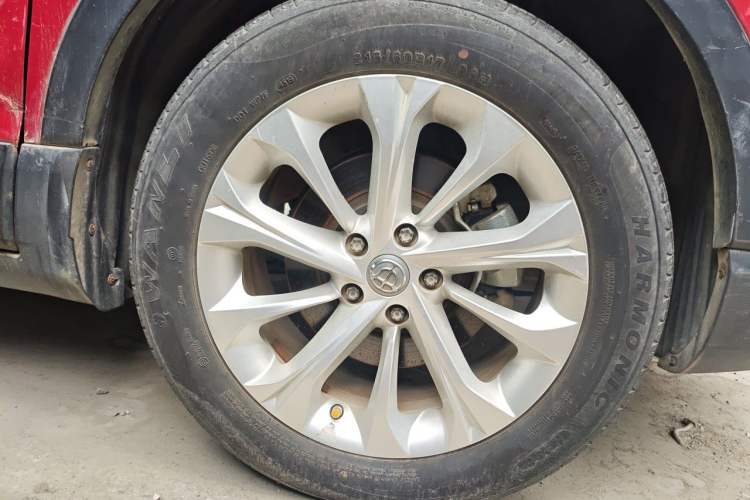 Used Brilliance V3 2015 1.5L Manual Smart Version Right Front Wheel Hub