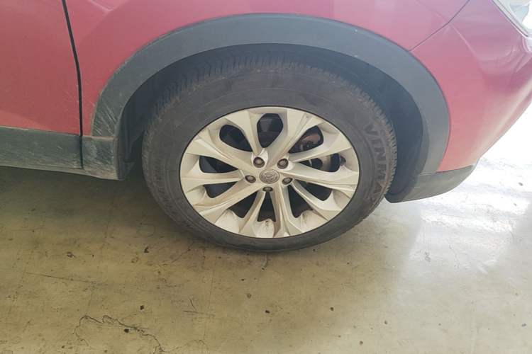 Used Brilliance V3 2015 1.5L Automatic Smart Version Right Front Wheel Hub