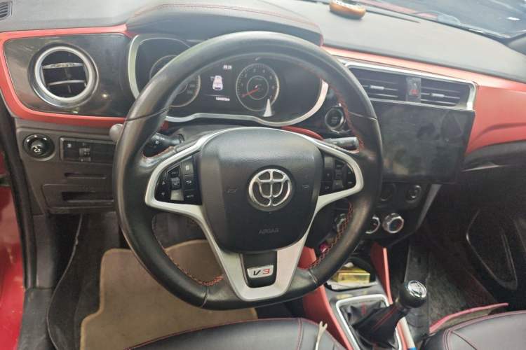 Used Brilliance V3 2015 1.5L Manual Smart Version Steering Wheel