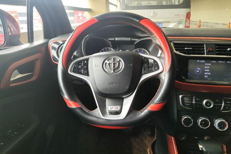Used Brilliance V3 2015 1.5L Automatic Smart Version Steering Wheel