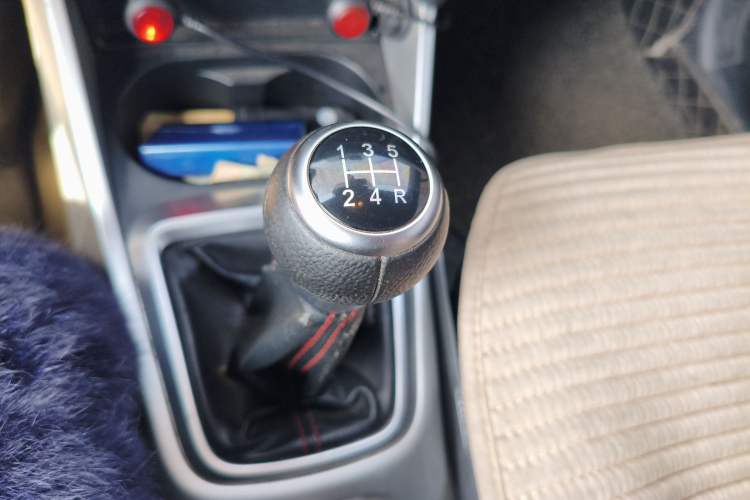 Used Brilliance V3 2015 1.5T Manual Urban Model Gear Lever