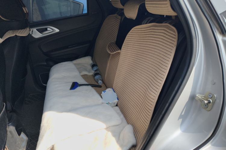Used Brilliance V3 2015 1.5T Manual Urban Model Interior 4