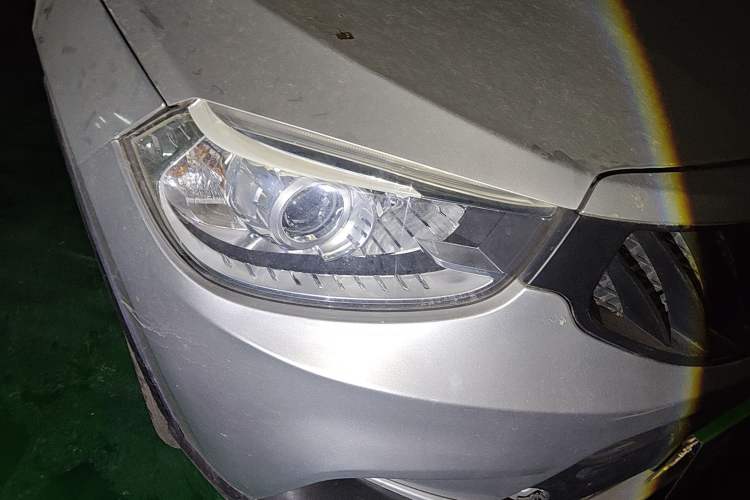 Used Brilliance V3 2015 1.5L Manual Comfort Model Right Front Headlight