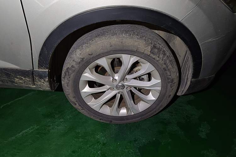 Used Brilliance V3 2015 1.5L Manual Comfort Model Right Front Wheel Hub